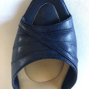 Looking for real vintage? Here are navy cuties just for you!